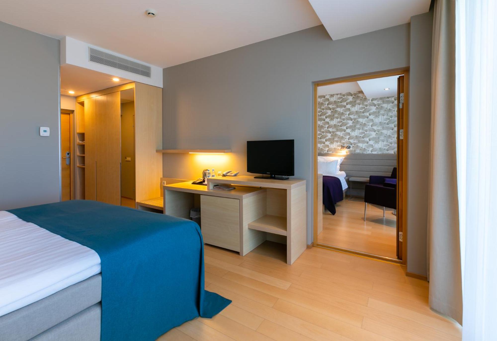 Family Room (2 Adults + 2 Children) with Spa Access - Photo 1