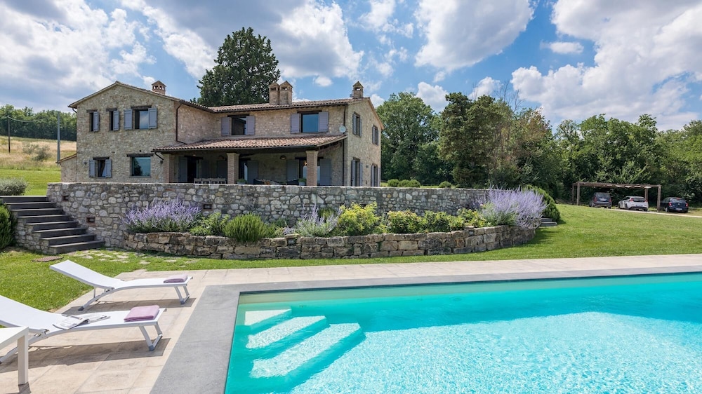 Villa photo 1
