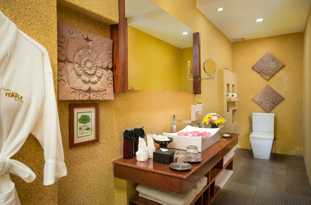 Luxury King Suite, Balcony, City View photo 2
