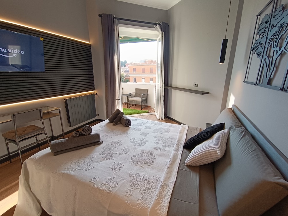 Design Double Room, 1 Queen Bed, Non Smoking, City View