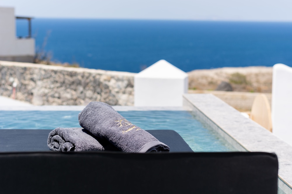 Deluxe Suite with plunge pool and sea view - Photo 6