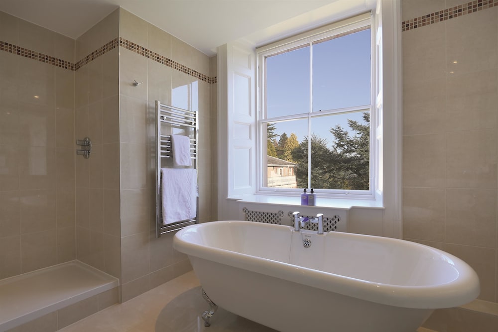 Suite, 1 Double Bed (Deluxe Suite) - Photo 4