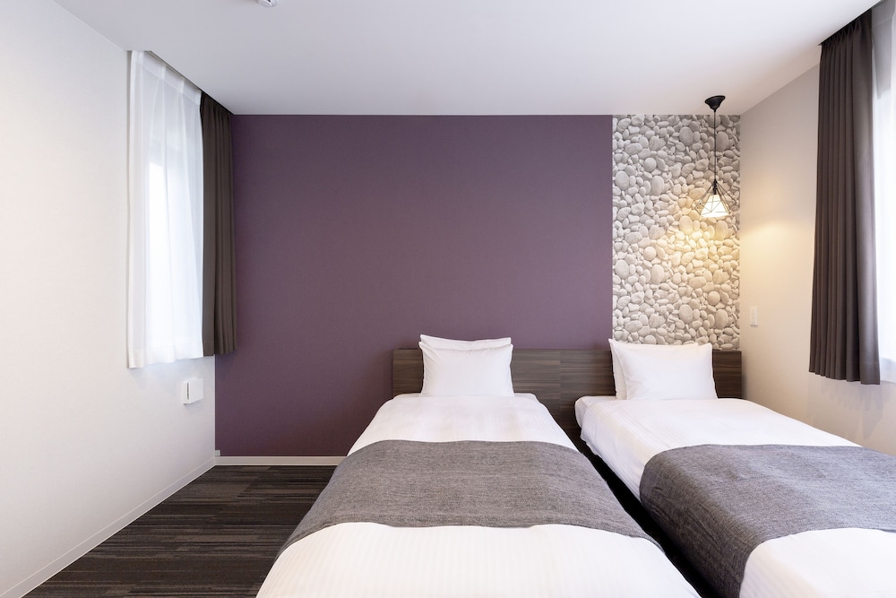 Superior Twin Room with Extra Bed - Photo 13