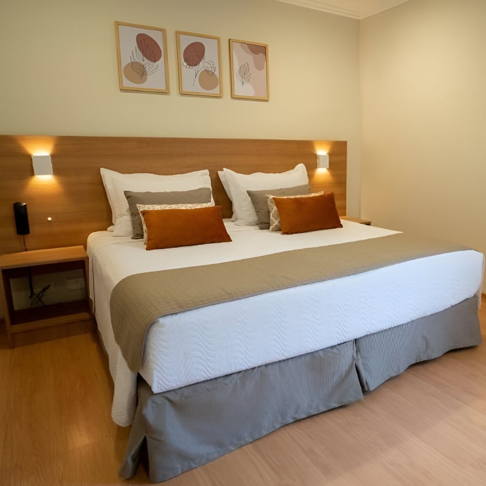 Available room thumbnail 5
