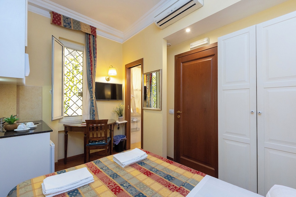 Economy Room