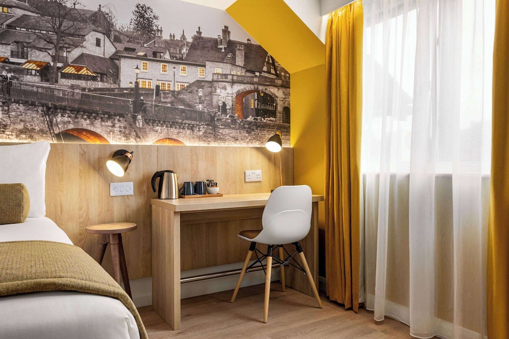 Family Room (1 King Bed and 2 Twin Beds) - Photo 7