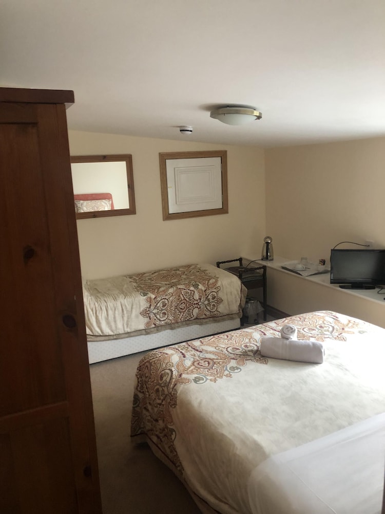 Quadruple Room, Shared Bathroom (Sleeps upto 4 persons)