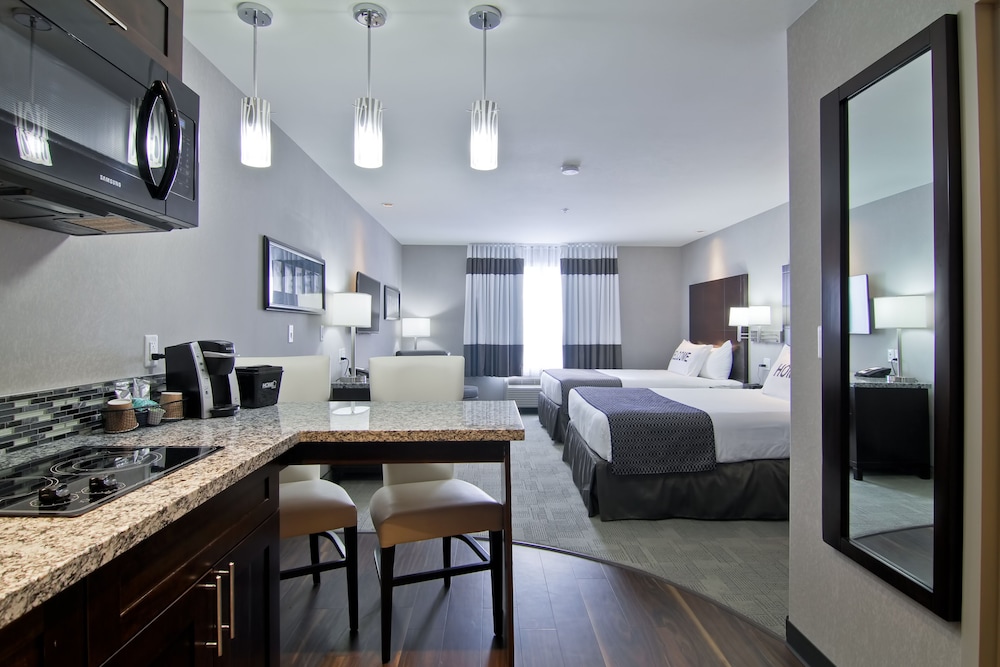 Deluxe Room, Kitchenette (with 2 Queen Beds) photo 1