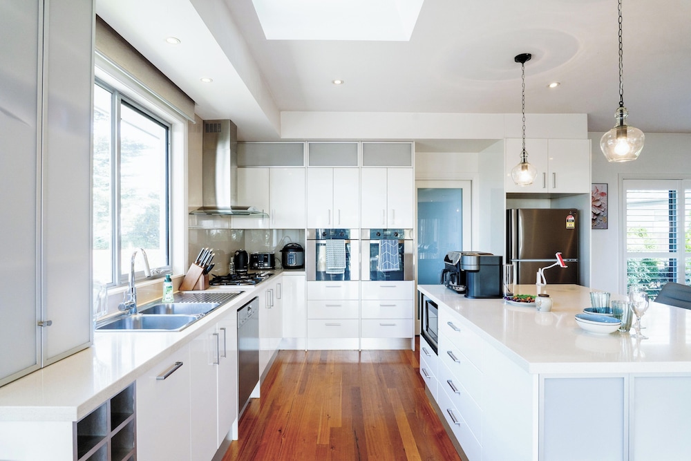 Luxury House, 5 Bedrooms, Beachside