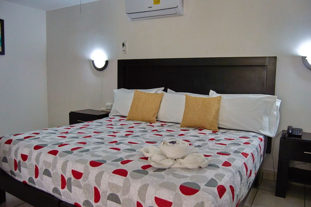 Deluxe Room, 1 King Bed with Sofa bed photo 1