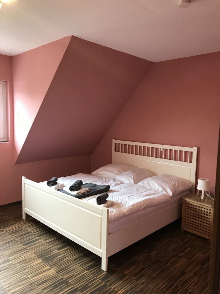 House, 3 Bedrooms, Hill View photo 1
