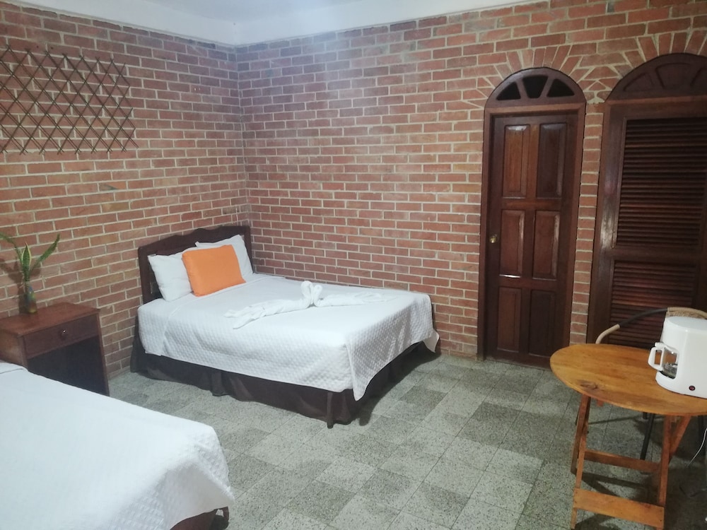 Basic Triple Room, Multiple Beds, Non Smoking photo 3