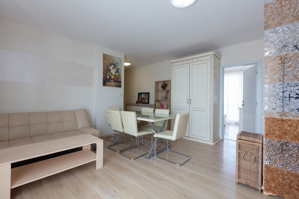 Luxury Apartment, 2 Bedrooms, Terrace, Pool View