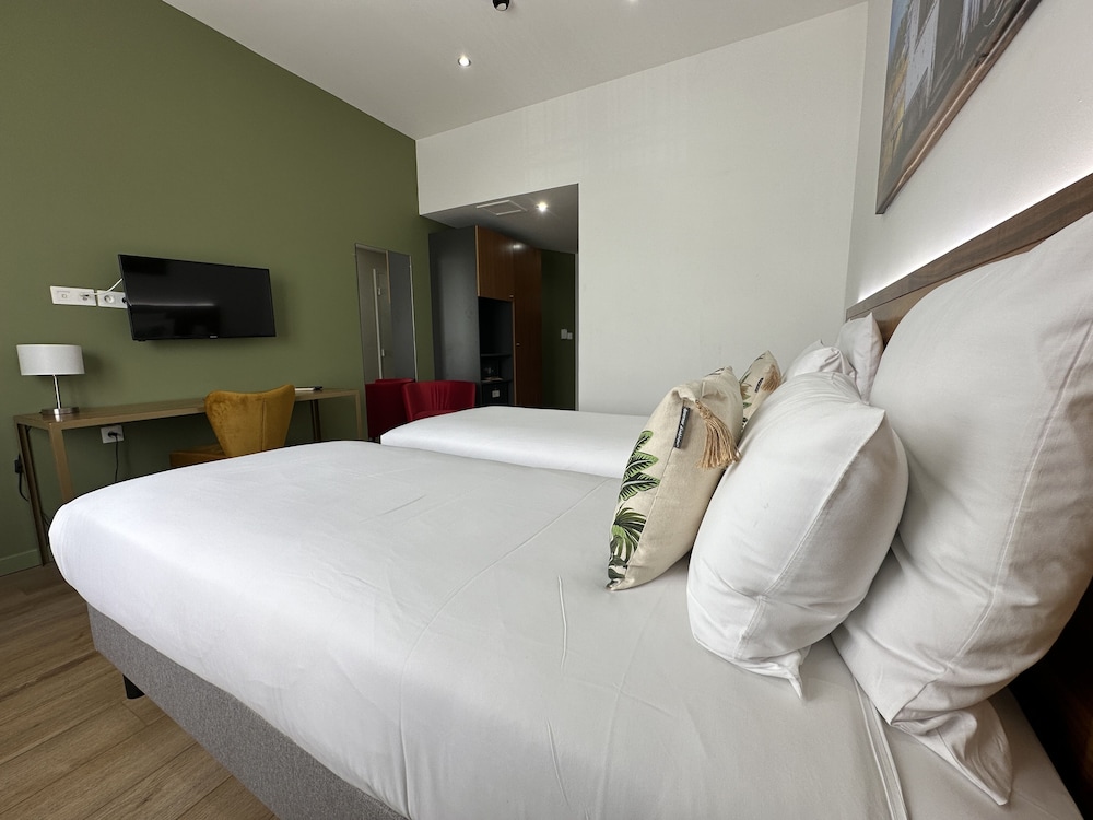 Superior Room, 2 Twin Beds, Ocean View photo 2