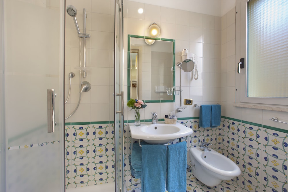 Double Room, Balcony - Photo 7