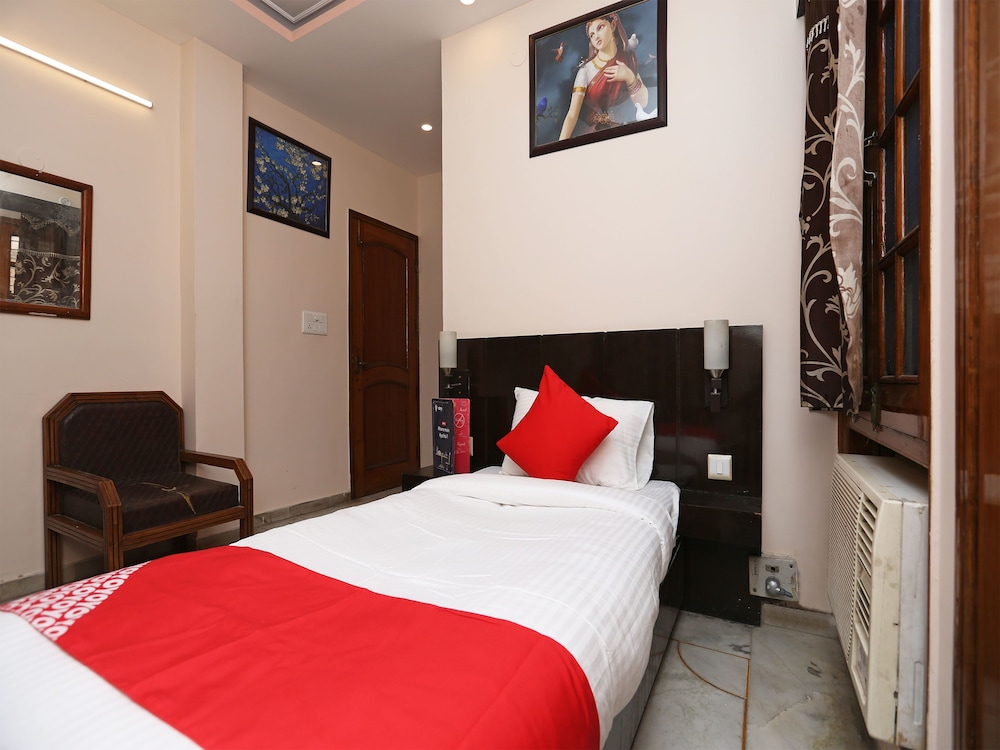 Single Room, 1 Queen Bed photo 2