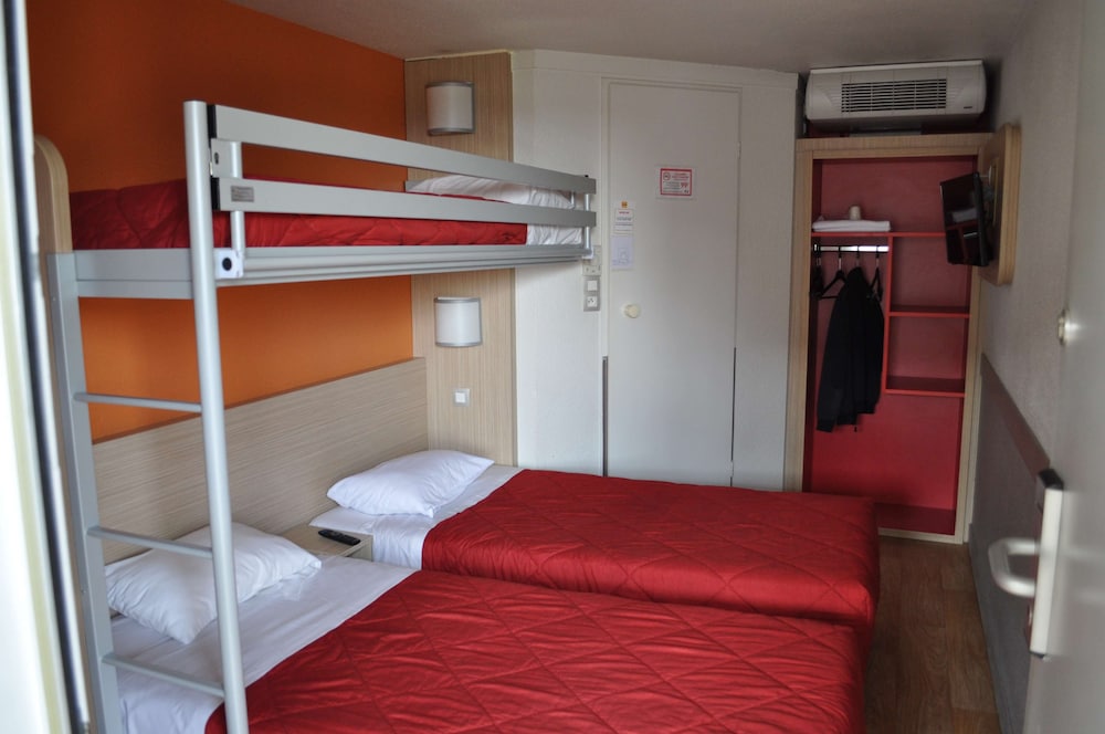 Standard Room, 3 Twin Beds - Photo 4