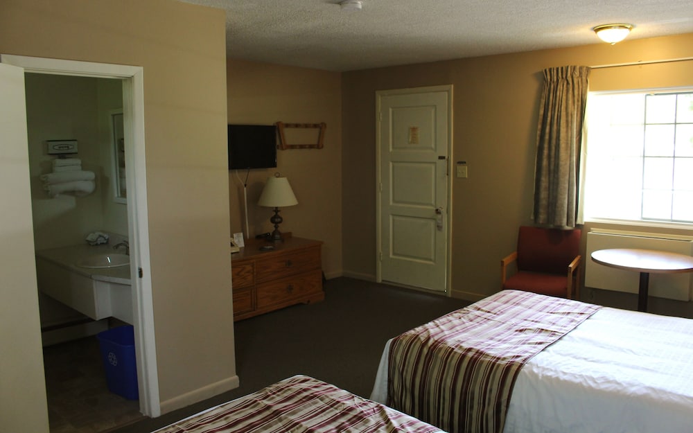 Standard Double Room, 2 Double Beds (Pool Section) photo 2