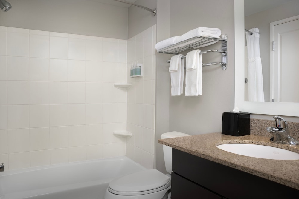 Suite, 2 Bedrooms - Photo 2