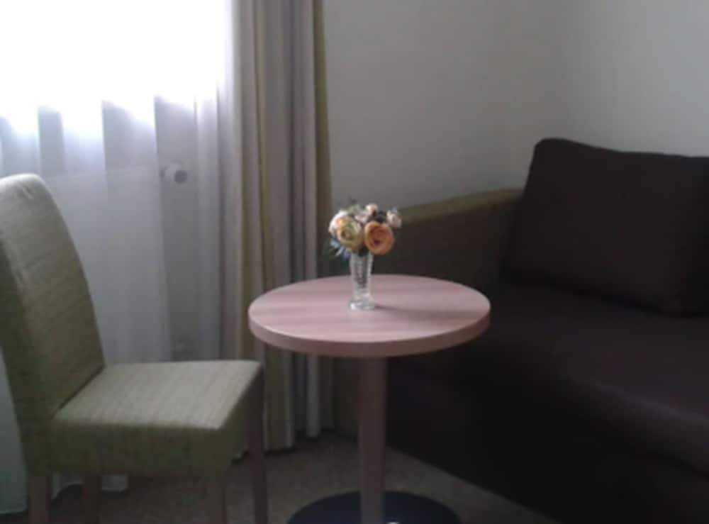Standard Triple Room with Extra Bed and AIR CONDITIONER photo 2