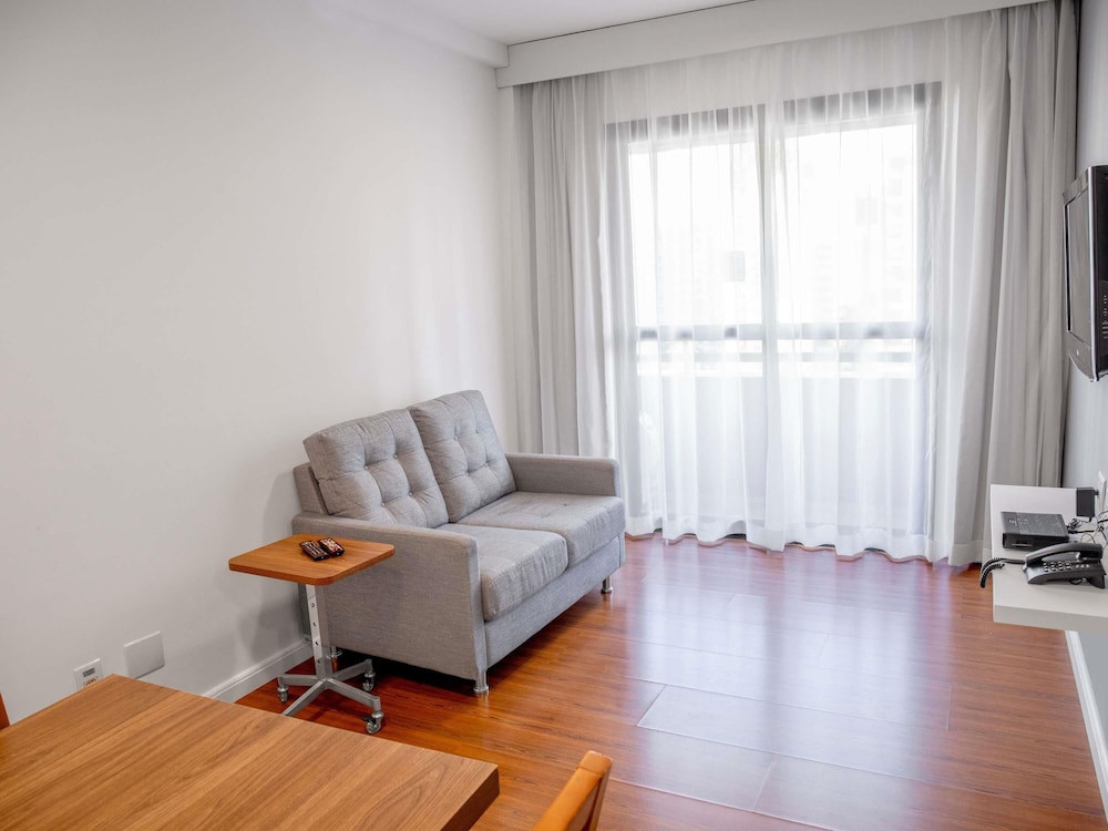 One-Bedroom Apartment with Kitchen