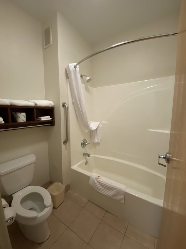 Room, 1 Double Bed, Accessible, Non Smoking (Accessible Tub) photo 3