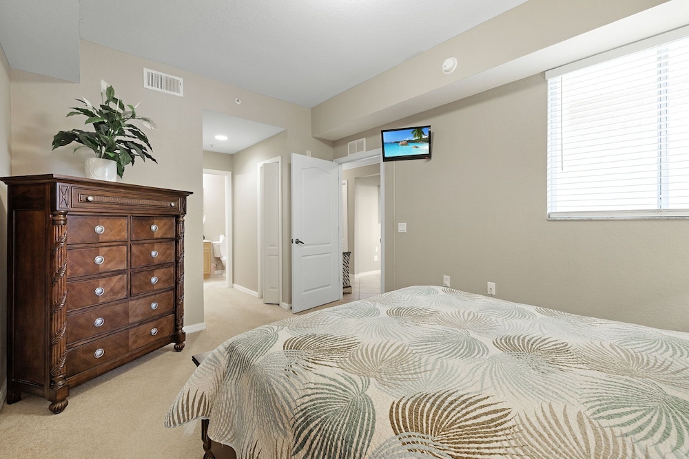 Condo (2 Bedrooms) photo 1