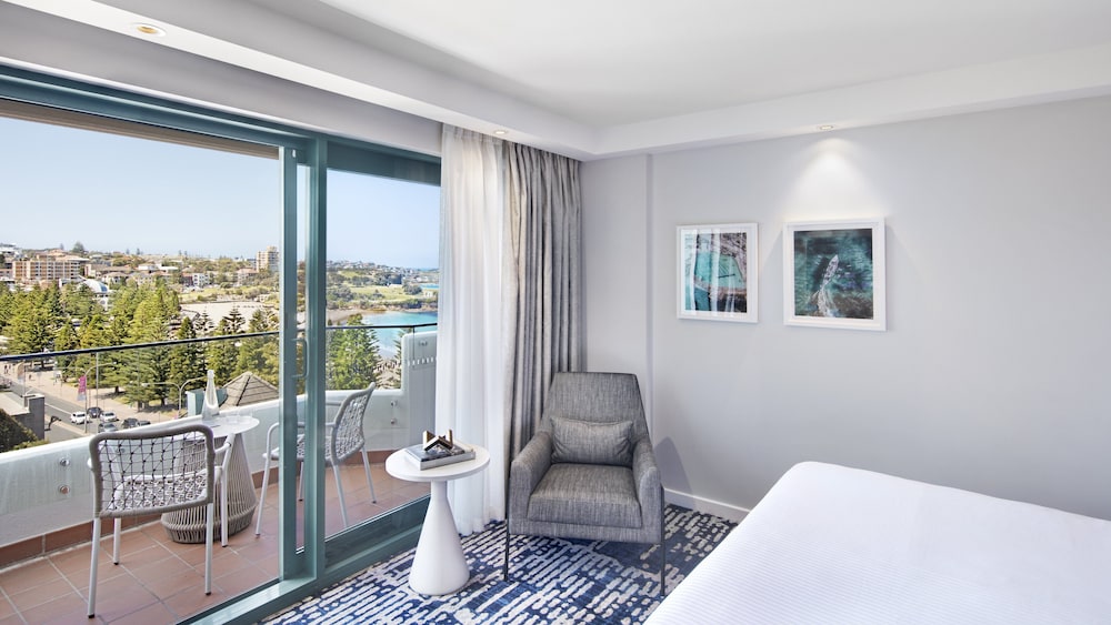Premium Room, 1 King Bed, Ocean View thumbnail 5