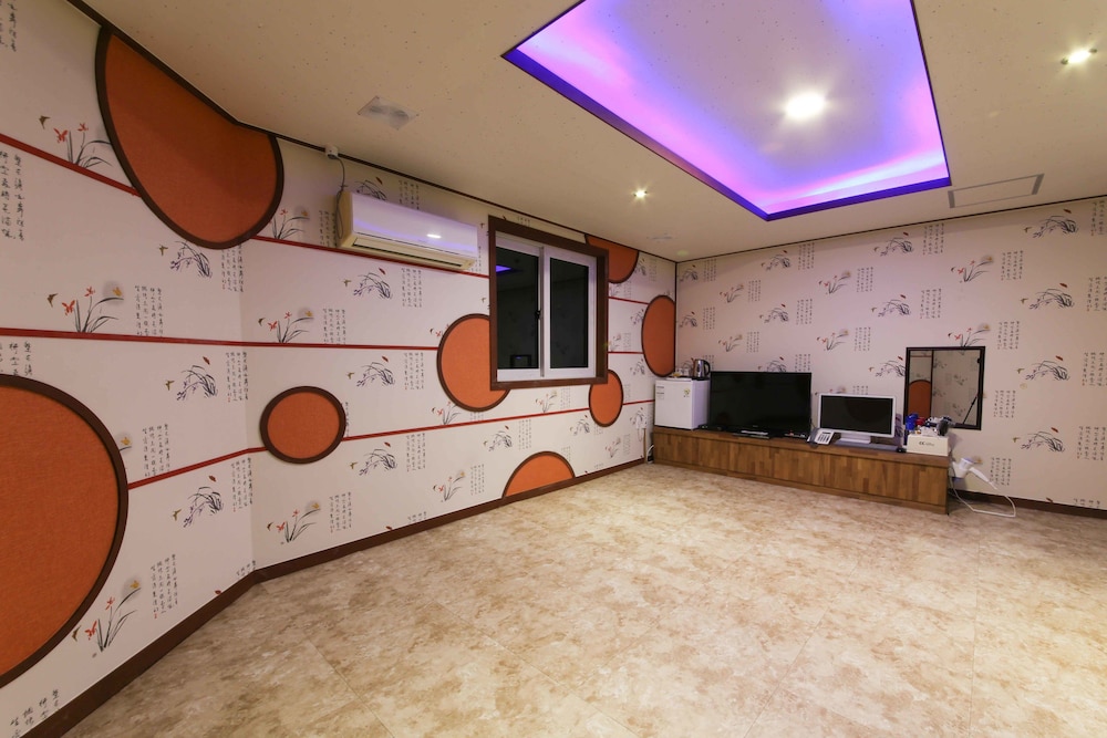Ondol Room