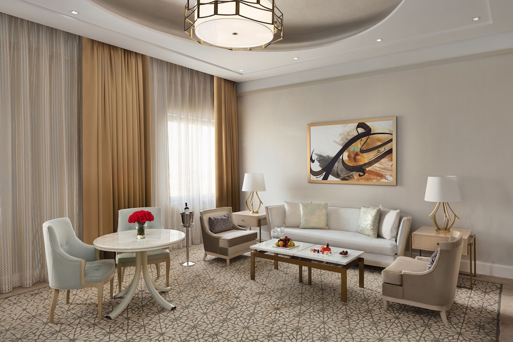 Suite, 1 King Bed (Ambassador) thumbnail 6