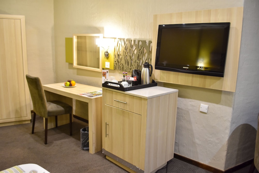 Deluxe Room, 1 Double Bed, Garden View photo 3