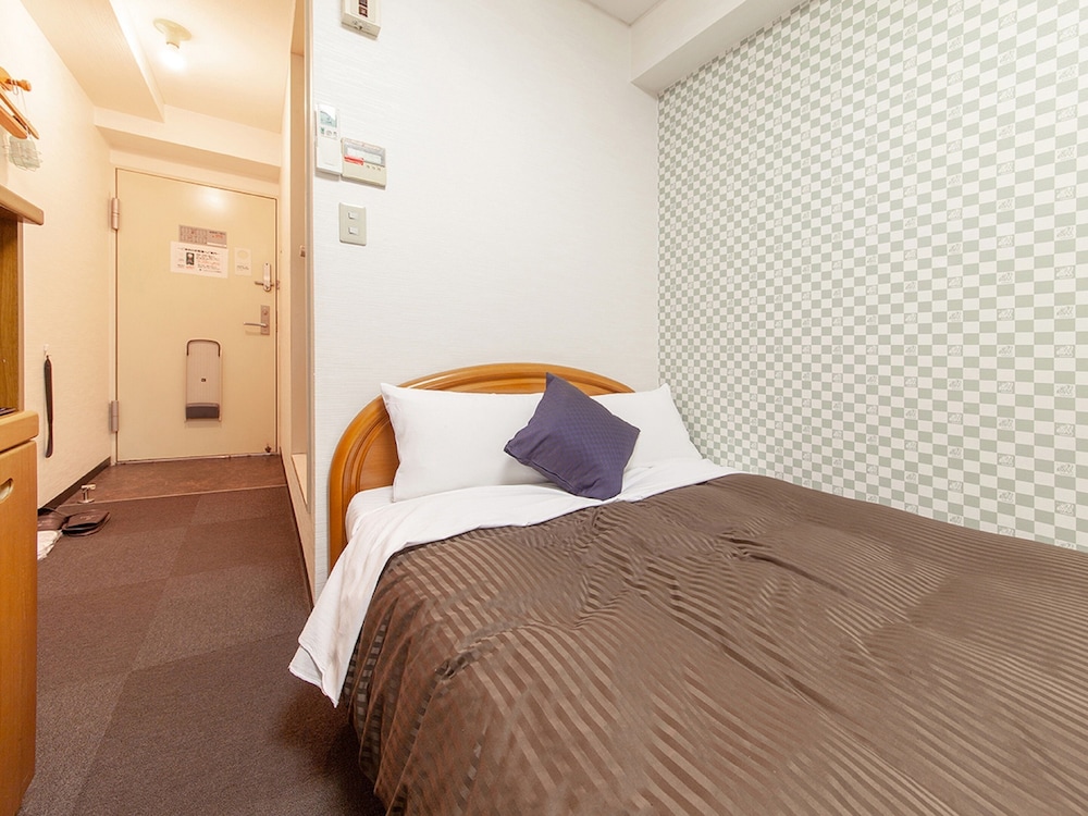 Single Room, Smoking
