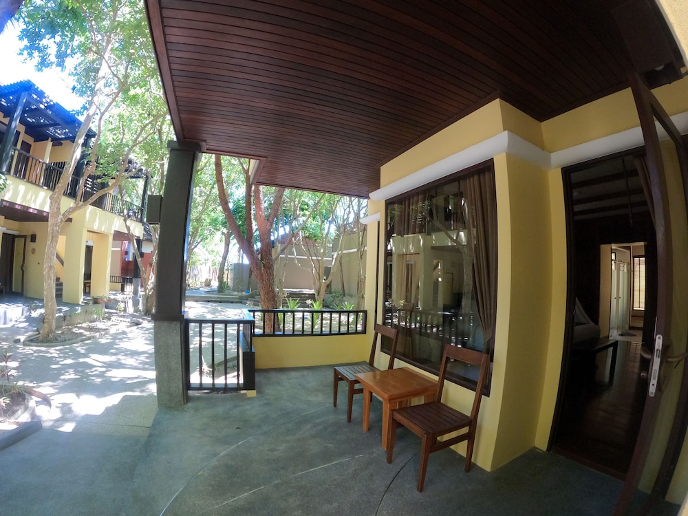 Deluxe Room - Photo 9