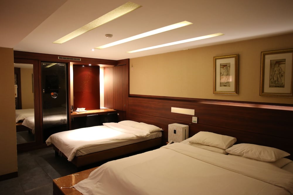 Grand Room (Breakfast included)