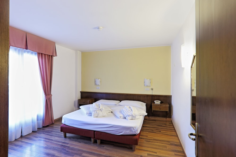 Classic Double Room Single Use photo 1