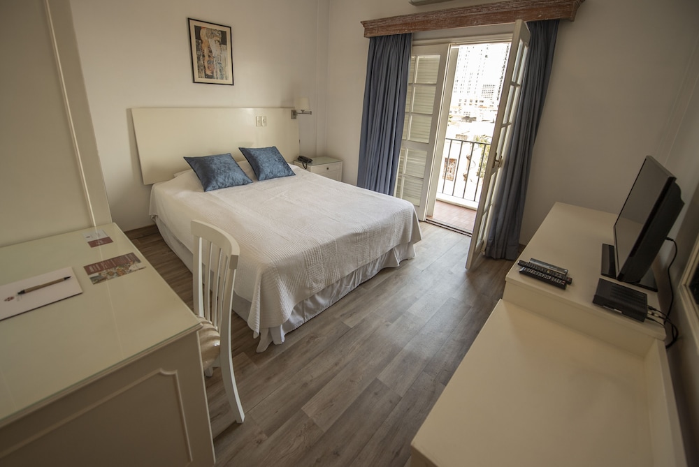 Double Room - Photo 9