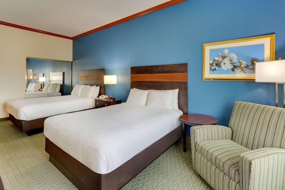 Standard Room, 2 Queen Beds, Non Smoking - Photo 1