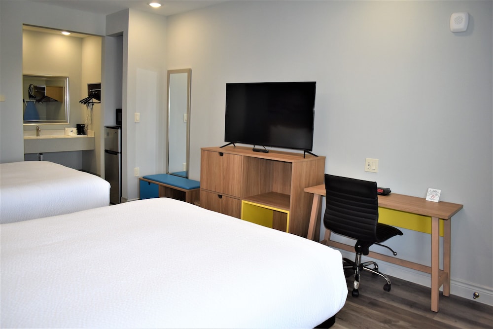 Comfort Room, 2 Queen Beds, Non Smoking - Photo 16