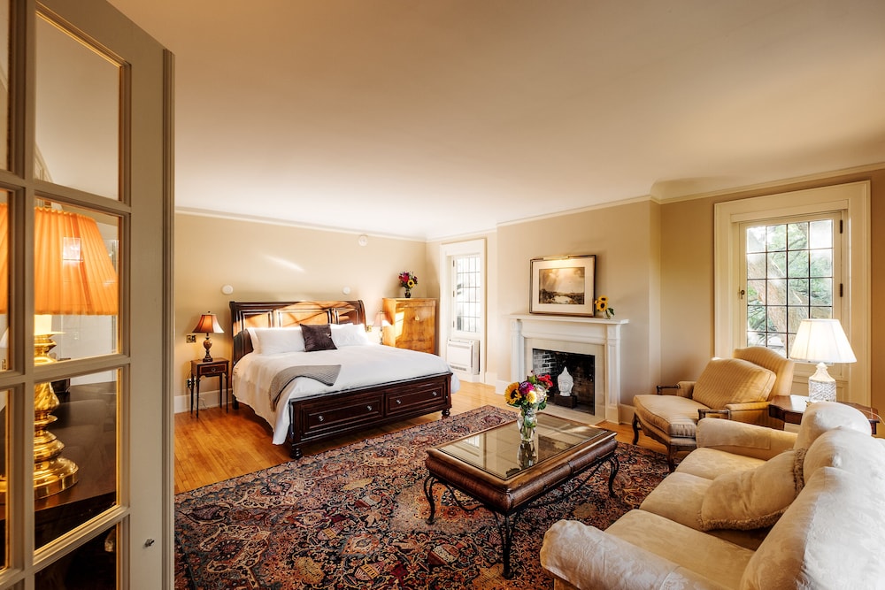 Suite 201