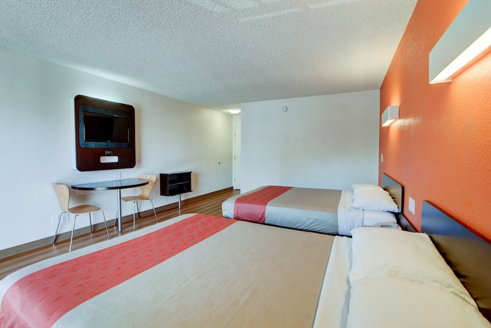 Standard Room, 2 Queen Beds, Accessible, Non Smoking - Photo 2