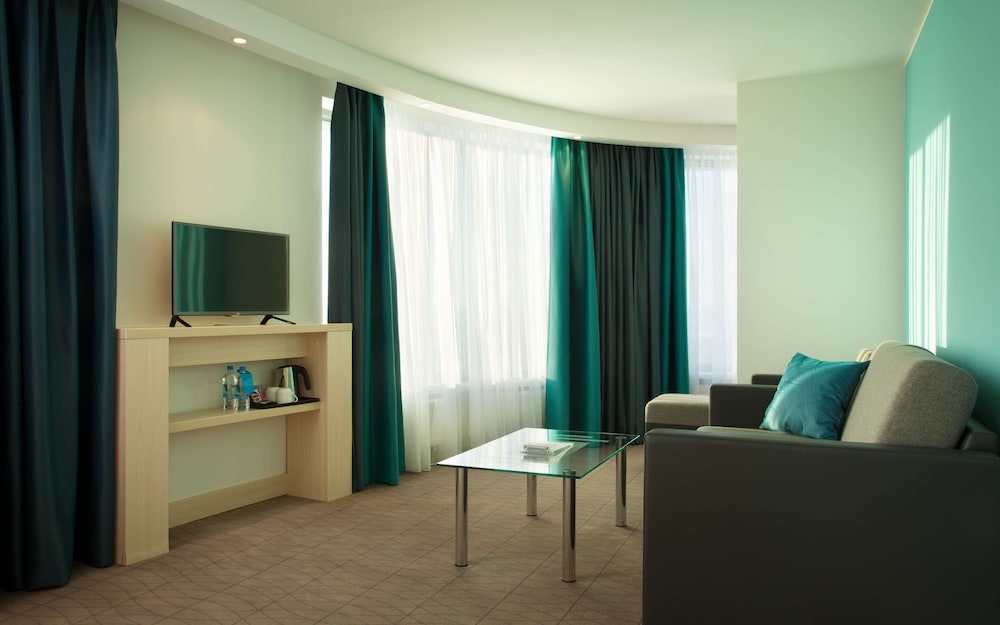Room, 1 King Bed (with Sitting Area) photo 3
