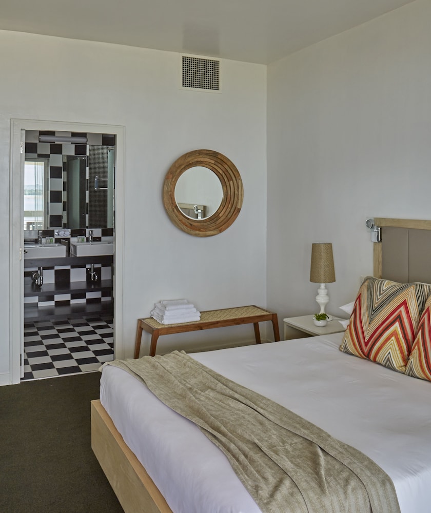 Executive Suite, Sea View
