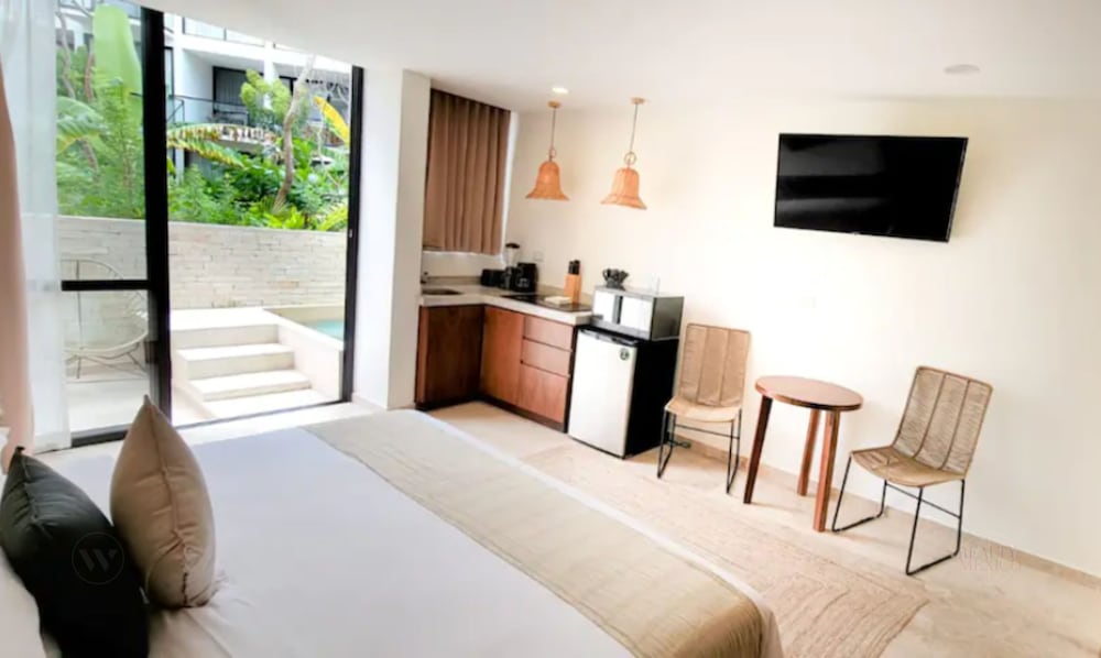Signature Studio Private Plunge Pool