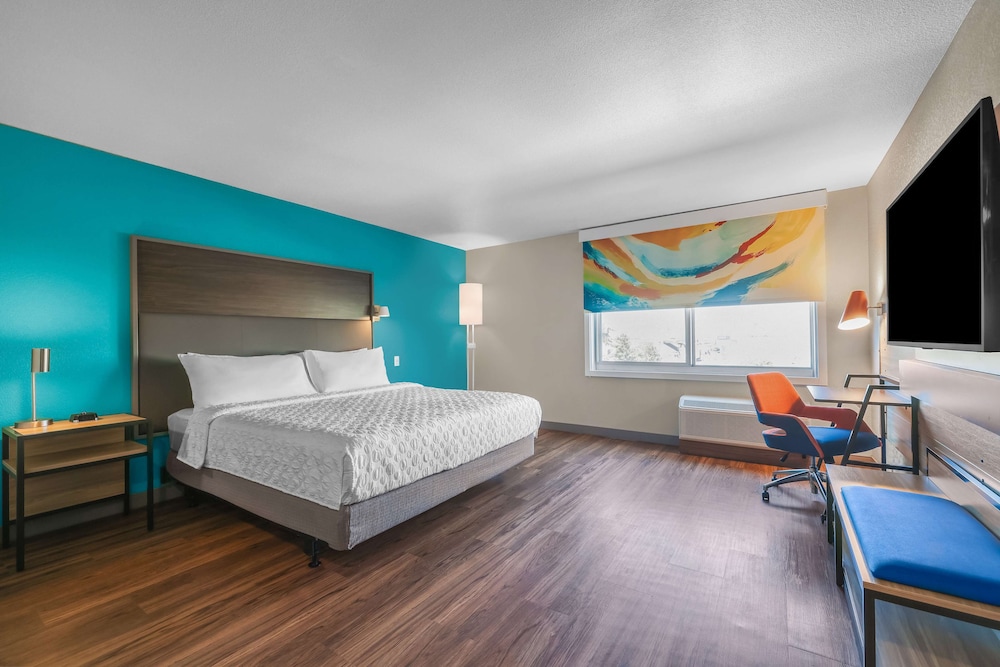 Room, 1 King Bed, Accessible, Bathtub (Mobility & Hearing) - Photo 3