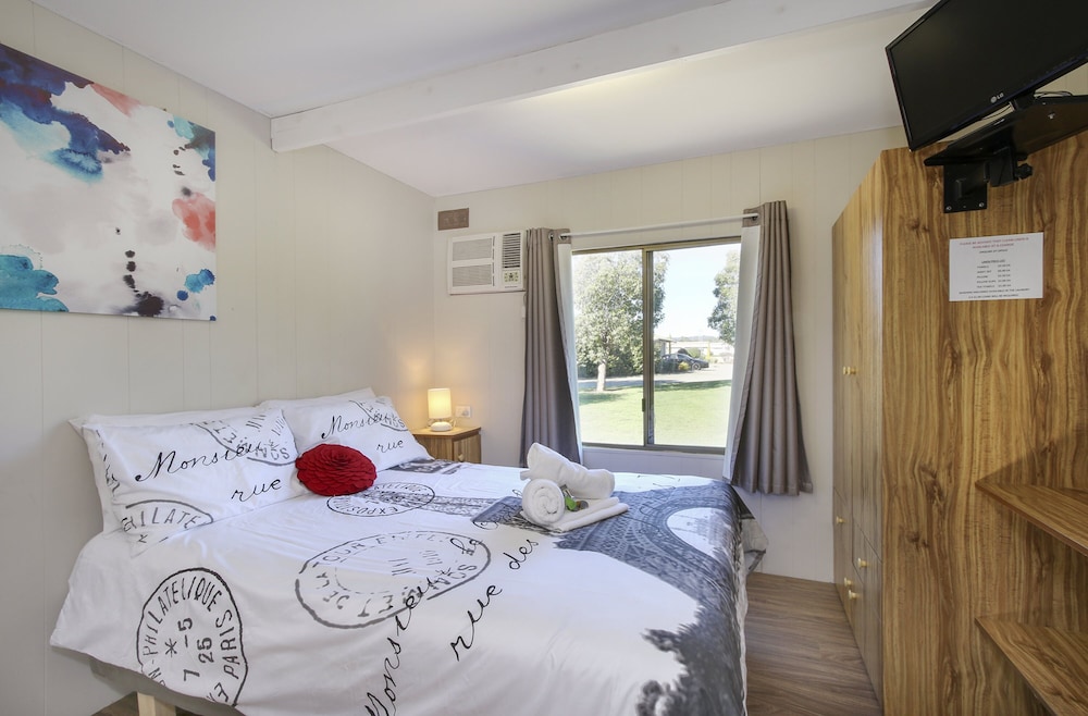Basic Ensuite Cabin (Studio) photo 1