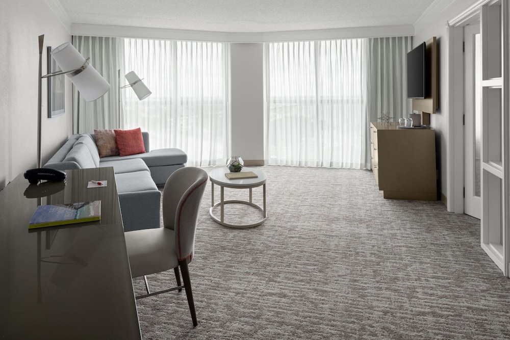 Suite, 1 Bedroom - Photo 6