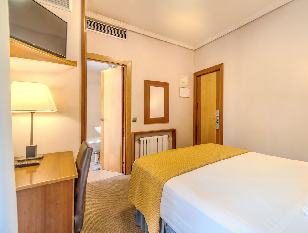 Economy Double Room Single Use photo 2