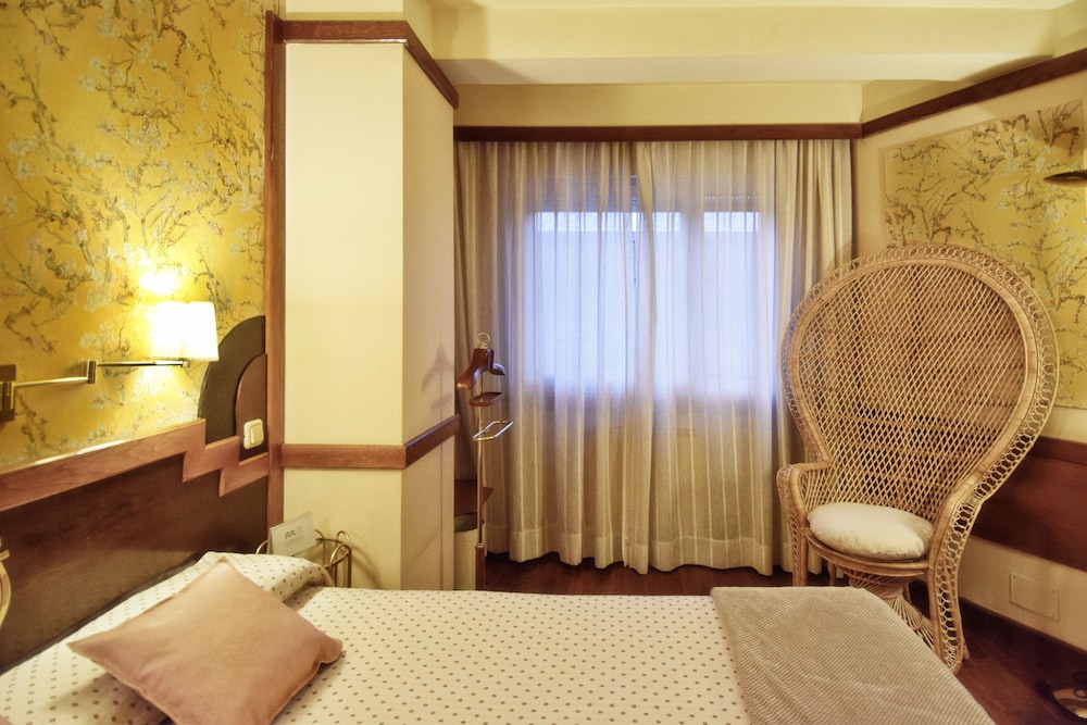 Double Room - Photo 7