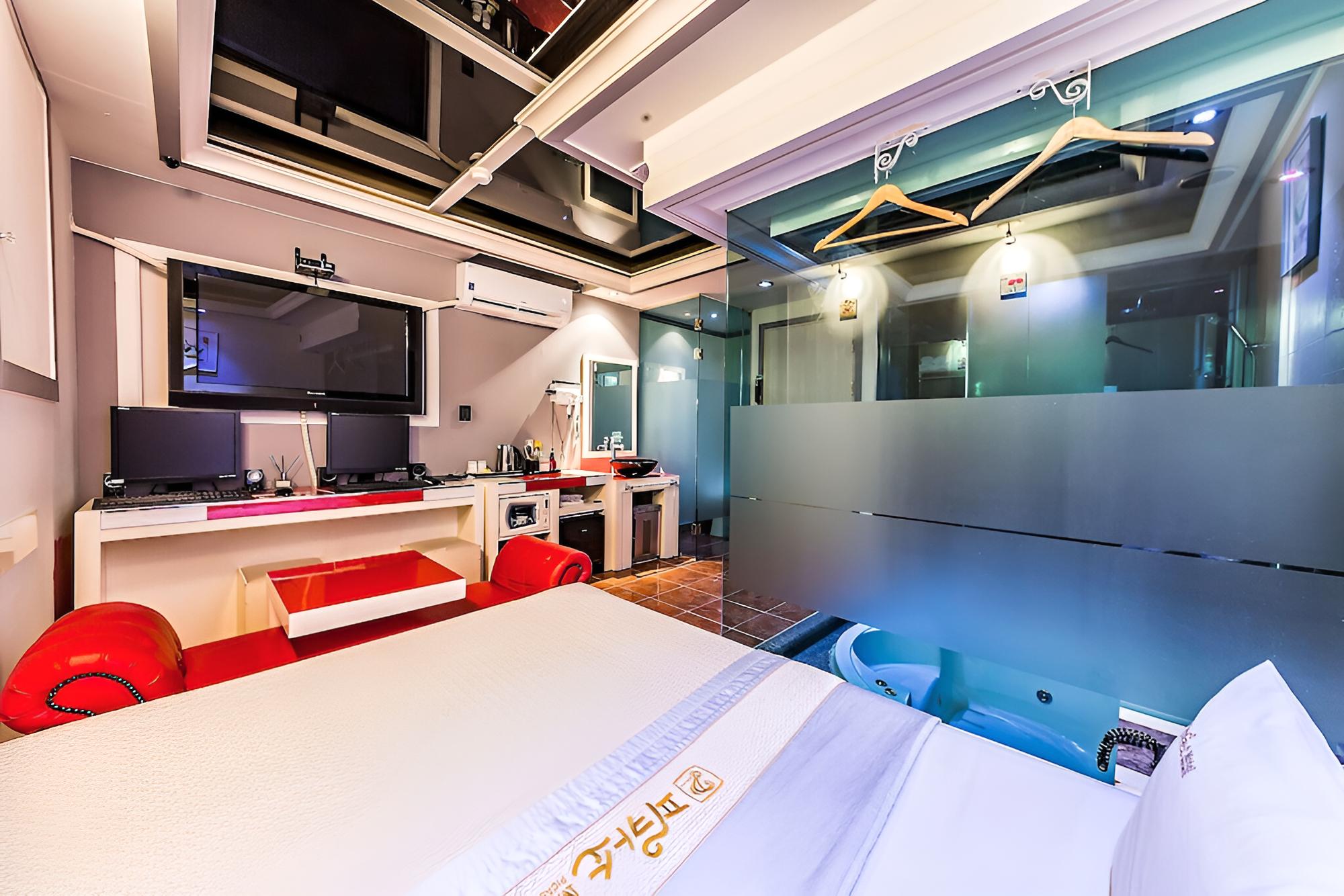 Room (Special room (round bathtub Netflix a) - Photo 3
