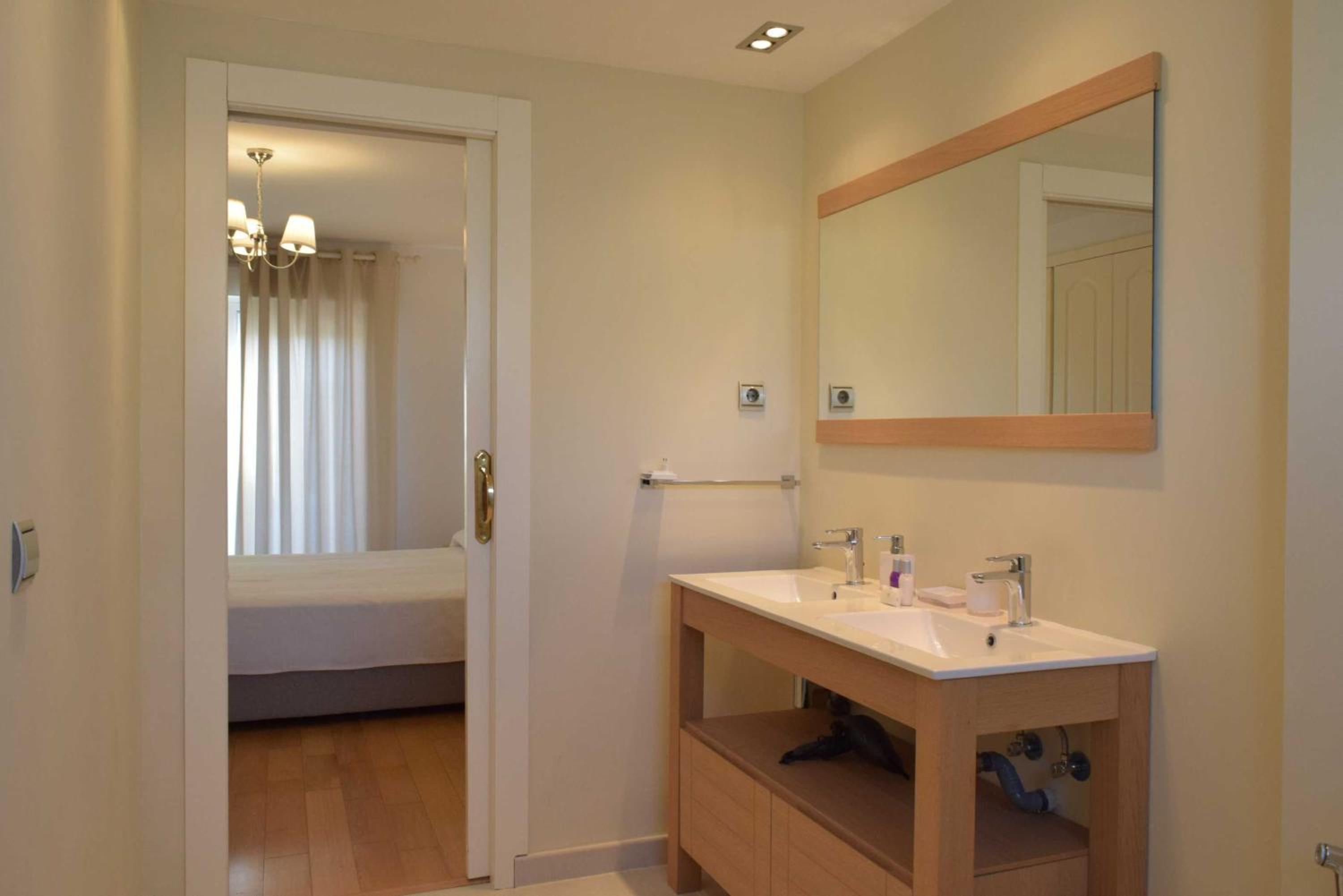 Superior Four-room House	 photo 2